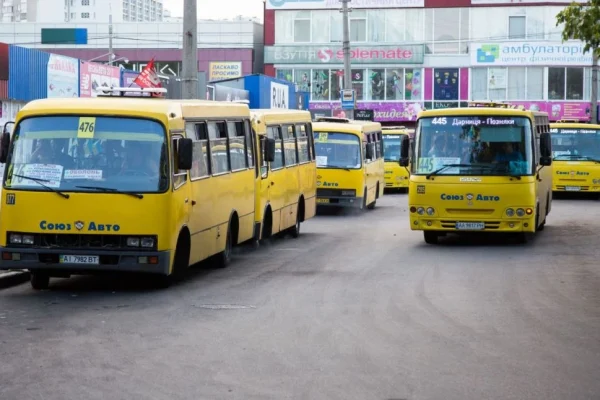 Валідатори, GPS і камери: у Києві хочуть змінити правила для маршруток