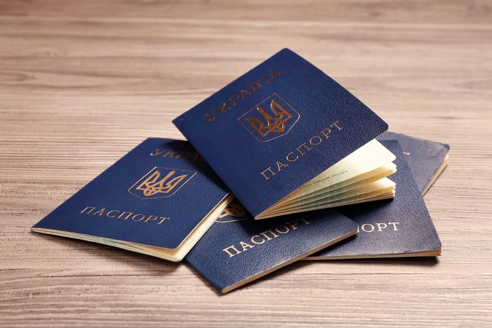 Прострочений паспорт під час воєнного стану: чи загрожує штраф і коли нараховують пеню