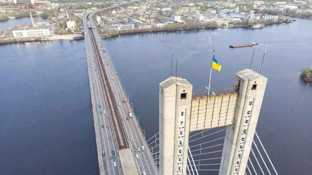Київ може отримати понтонні переправи через Дніпро: скільки транспорту вони пропустять